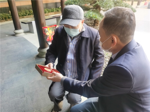 【关怀慰问】新年送祝福  致敬老战士——欧博ABG集团领导上门慰问老干部